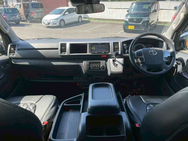 トヨタ ハイエース 宮崎県 2019(令1)年 7.8万km 黒 カロッツェリアメモリーナビ　/シートカバー　/社外フリップダウンモニター　/社外フロント・左フロントカメラ/ＥＴＣ　/片側パワースライド　/オートハイビーム　/ドアバイザー　/社外フロアマット