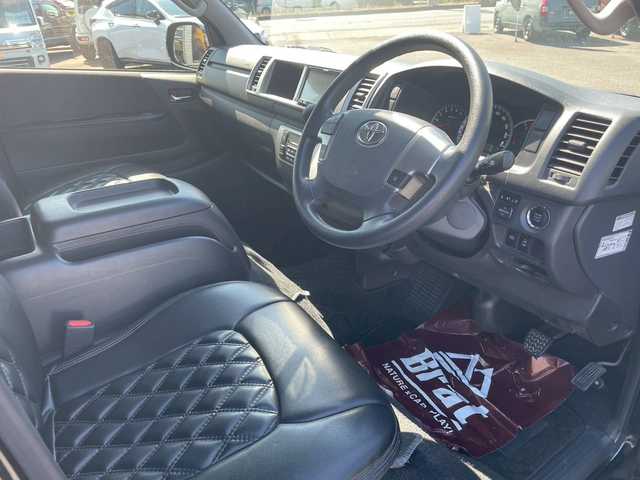 トヨタ ハイエース 宮崎県 2019(令1)年 7.8万km 黒 カロッツェリアメモリーナビ　/シートカバー　/社外フリップダウンモニター　/社外フロント・左フロントカメラ/ＥＴＣ　/片側パワースライド　/オートハイビーム　/ドアバイザー　/社外フロアマット