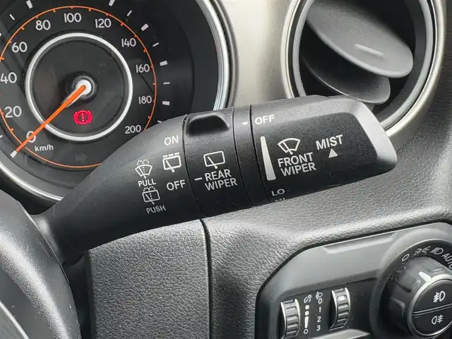 クライスラー・ジープ ジープ ラングラー アンリミテッド スポーツ 石川県 2020(令2)年 2.7万km 白 Panasonicフローティングナビ/フルセグTV/Bluetooth/バックカメラ/サイドカメラ/クリアランスソナー/アダプティブクルーズコントロール/オートライト/トランスファーケースレバー/スマートキー/ドライブレコーダー