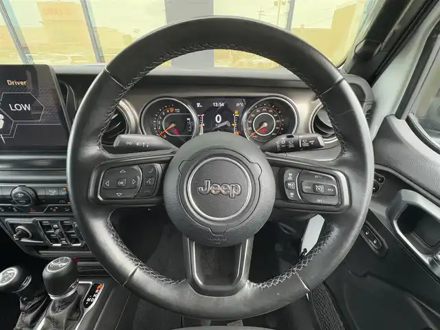 クライスラー・ジープ ジープ ラングラー アンリミテッド スポーツ 石川県 2020(令2)年 2.7万km 白 Panasonicフローティングナビ/フルセグTV/Bluetooth/バックカメラ/サイドカメラ/クリアランスソナー/アダプティブクルーズコントロール/オートライト/トランスファーケースレバー/スマートキー/ドライブレコーダー
