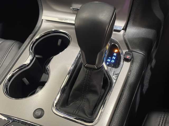 クライスラー・ジープ ジープ グランドチェロキー LTD 新潟県 2018(平30)年 2万km グレー 純正メモリナビ【BT/フルセグ】/バックカメラ/自動緊急ブレーキ/レーンセンス/フロント、リア　パークセンス縦列/並列/リアパークセンスブレーキアシスト/パドルシフト/ブラインドスポット警告/ヒルスタートアシスト/オートハイビーム/ヒーテッドシーチ【D/N】/ヒーテッドステアリング/ベンチレーションシート(D/N)/ETC2.0/革シート/走行モード切替/エアサスペンション/スポーツモード