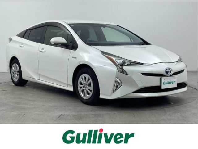 トヨタ プリウス S 大分県 2017(平29)年 6.7万km ホワイトパールクリスタルシャイン 純正9型ナビ　DSZT-YC4T /(CD/DVD/BT/SD/フルセグTV)/バックカメラ/ETC/プッシュスタート/LEDヘッドライト/純正フロアマット/ドアバイザー/ドライブレコーダー前後/オートライト/スマートキー/純正フロアマット/電動格納ウィンカーミラー/ステアリングリモコン/横滑り防止装置/フォグランプ