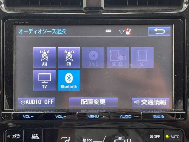 トヨタ プリウス S 大分県 2017(平29)年 6.7万km ホワイトパールクリスタルシャイン 純正9型ナビ　DSZT-YC4T /(CD/DVD/BT/SD/フルセグTV)/バックカメラ/ETC/プッシュスタート/LEDヘッドライト/純正フロアマット/ドアバイザー/ドライブレコーダー前後/オートライト/スマートキー/純正フロアマット/電動格納ウィンカーミラー/ステアリングリモコン/横滑り防止装置/フォグランプ