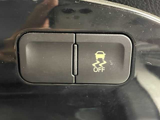 トヨタ プリウス S 大分県 2017(平29)年 6.7万km ホワイトパールクリスタルシャイン 純正9型ナビ　DSZT-YC4T /(CD/DVD/BT/SD/フルセグTV)/バックカメラ/ETC/プッシュスタート/LEDヘッドライト/純正フロアマット/ドアバイザー/ドライブレコーダー前後/オートライト/スマートキー/純正フロアマット/電動格納ウィンカーミラー/ステアリングリモコン/横滑り防止装置/フォグランプ