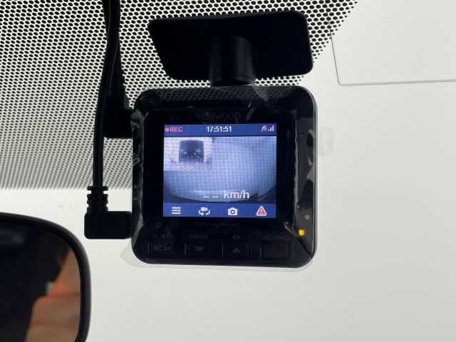 トヨタ プリウス S 大分県 2017(平29)年 6.7万km ホワイトパールクリスタルシャイン 純正9型ナビ　DSZT-YC4T /(CD/DVD/BT/SD/フルセグTV)/バックカメラ/ETC/プッシュスタート/LEDヘッドライト/純正フロアマット/ドアバイザー/ドライブレコーダー前後/オートライト/スマートキー/純正フロアマット/電動格納ウィンカーミラー/ステアリングリモコン/横滑り防止装置/フォグランプ