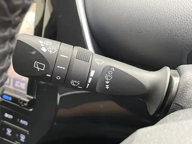 トヨタ プリウス S 大分県 2017(平29)年 6.7万km ホワイトパールクリスタルシャイン 純正9型ナビ　DSZT-YC4T /(CD/DVD/BT/SD/フルセグTV)/バックカメラ/ETC/プッシュスタート/LEDヘッドライト/純正フロアマット/ドアバイザー/ドライブレコーダー前後/オートライト/スマートキー/純正フロアマット/電動格納ウィンカーミラー/ステアリングリモコン/横滑り防止装置/フォグランプ