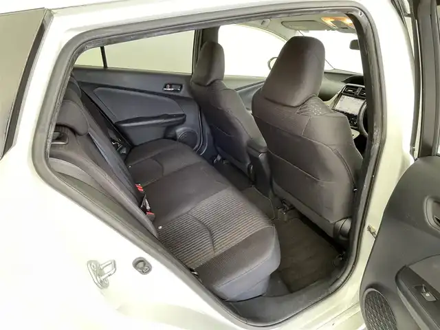 トヨタ プリウス S 大分県 2017(平29)年 6.7万km ホワイトパールクリスタルシャイン 純正9型ナビ　DSZT-YC4T /(CD/DVD/BT/SD/フルセグTV)/バックカメラ/ETC/プッシュスタート/LEDヘッドライト/純正フロアマット/ドアバイザー/ドライブレコーダー前後/オートライト/スマートキー/純正フロアマット/電動格納ウィンカーミラー/ステアリングリモコン/横滑り防止装置/フォグランプ