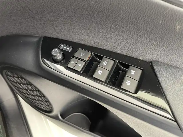 トヨタ プリウス S 大分県 2017(平29)年 6.7万km ホワイトパールクリスタルシャイン 純正9型ナビ　DSZT-YC4T /(CD/DVD/BT/SD/フルセグTV)/バックカメラ/ETC/プッシュスタート/LEDヘッドライト/純正フロアマット/ドアバイザー/ドライブレコーダー前後/オートライト/スマートキー/純正フロアマット/電動格納ウィンカーミラー/ステアリングリモコン/横滑り防止装置/フォグランプ