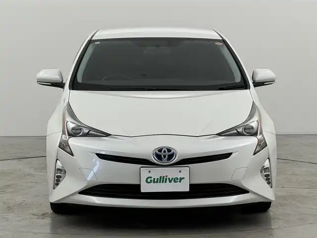 トヨタ プリウス S ツーリングセレクション 福岡県 2017(平29)年 6.1万km ホワイトパールクリスタルシャイン 純正９型ナビ／フルセグＴＶ　/バックカメラ　/前方ドライブレコーダー　/コーナーセンサー　/プッシュスタート　/横滑り防止装置　/シートヒーター　/電動格納式ドアミラー　/純正フロアマット　/純正１７インチＡＷ