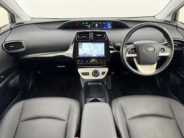 トヨタ プリウス S ツーリングセレクション 福岡県 2017(平29)年 6.1万km ホワイトパールクリスタルシャイン 純正９型ナビ／フルセグＴＶ　/バックカメラ　/前方ドライブレコーダー　/コーナーセンサー　/プッシュスタート　/横滑り防止装置　/シートヒーター　/電動格納式ドアミラー　/純正フロアマット　/純正１７インチＡＷ