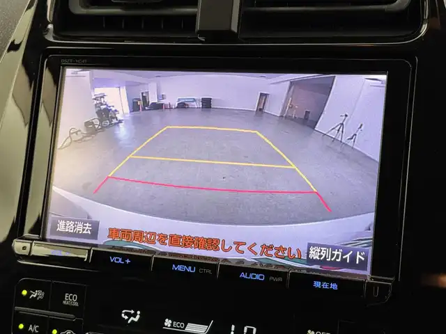 トヨタ プリウス S ツーリングセレクション 福岡県 2017(平29)年 6.1万km ホワイトパールクリスタルシャイン 純正９型ナビ／フルセグＴＶ　/バックカメラ　/前方ドライブレコーダー　/コーナーセンサー　/プッシュスタート　/横滑り防止装置　/シートヒーター　/電動格納式ドアミラー　/純正フロアマット　/純正１７インチＡＷ