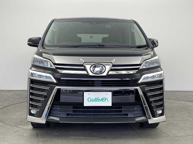 トヨタ ヴェルファイア Z Gエディション 兵庫県 2018(平30)年 7.7万km ブラック ・社外10インチSDナビ（AVIC-CE902VE）/・CD/DVD/BT/SD/フルセグTV/・バックカメラ/・ビルトインETC/・前後ドライブレコーダー/・社外レーダー探知機/・後席モニター２個（carrozzeria)/・両側パワースライドドア/・Toyota　Safety　Sense/・プリクラッシュセーフティ/・レーントレーシングアシスト/・レーダークルーズコントロール/・ロードサインアシスト/・オートマチックハイビームシステム/・クリアランスソナー/・パーキングサポートブレーキ/・デジタルインナーミラー/・ブラインドスポットモニター/・パワーバックドア/・合成皮革シート/・運転席メモリーシート/・前席パワーシート/・前席シートヒーター/・前席ベンチレーション/・ステアリングヒーター/・純正１８インチアルミホイール/・AC100V電源/・3眼LEDオートライト/・LEDフォグランプ/・社外フロアマット（後席部無し）/・シーケンシャルウィンカー/・スマートキー/・スペアキー/・プッシュスタート