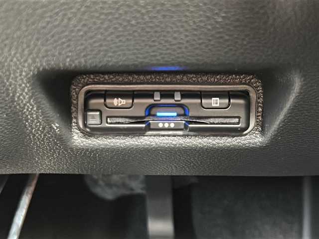 ホンダ ＷＲ－Ｖ Z+ ブラックスタイル 静岡県 2025(令7)年 0.2万km ワイン ホンダセンシング/・バックモニター/・前後コーナーセンサー/・クリアランスソナー/・横滑り防止/・レーンキープアシスト/・踏み間違い防止/・SOSコール/・レーダークルーズコントロール/8インチ純正ナビ/・FM/・AM/・Bluetooth/・フルセグTV/・iPod/・USB/主要装備/・フォグランプ/・LEDヘッドライト/・オートライト/・オートハイビーム/・純正アルミホイール/・純正フロアマット/・ステアリングリモコン/・プッシュスタート/・スマートキー/・スペアキー/・ハーフレザー調シート/・ワンオーナー