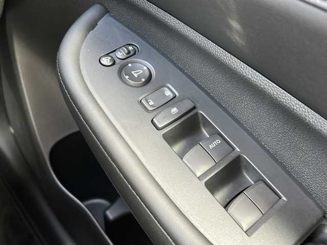 ホンダ ＷＲ－Ｖ Z+ ブラックスタイル 静岡県 2025(令7)年 0.2万km ワイン ホンダセンシング/・バックモニター/・前後コーナーセンサー/・クリアランスソナー/・横滑り防止/・レーンキープアシスト/・踏み間違い防止/・SOSコール/・レーダークルーズコントロール/8インチ純正ナビ/・FM/・AM/・Bluetooth/・フルセグTV/・iPod/・USB/主要装備/・フォグランプ/・LEDヘッドライト/・オートライト/・オートハイビーム/・純正アルミホイール/・純正フロアマット/・ステアリングリモコン/・プッシュスタート/・スマートキー/・スペアキー/・ハーフレザー調シート/・ワンオーナー