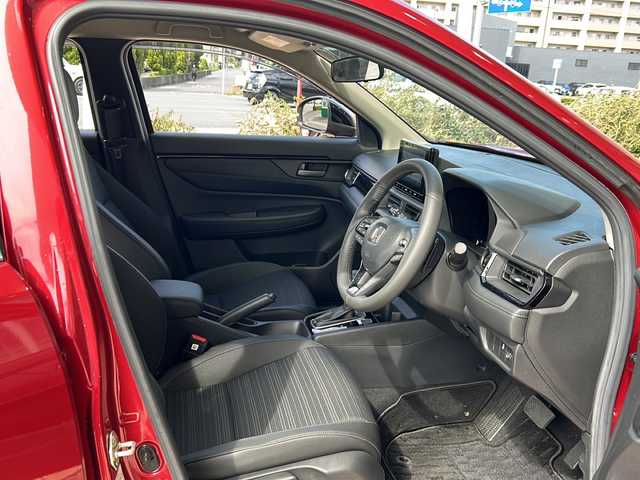 ホンダ ＷＲ－Ｖ Z+ ブラックスタイル 静岡県 2025(令7)年 0.2万km ワイン ホンダセンシング/・バックモニター/・前後コーナーセンサー/・クリアランスソナー/・横滑り防止/・レーンキープアシスト/・踏み間違い防止/・SOSコール/・レーダークルーズコントロール/8インチ純正ナビ/・FM/・AM/・Bluetooth/・フルセグTV/・iPod/・USB/主要装備/・フォグランプ/・LEDヘッドライト/・オートライト/・オートハイビーム/・純正アルミホイール/・純正フロアマット/・ステアリングリモコン/・プッシュスタート/・スマートキー/・スペアキー/・ハーフレザー調シート/・ワンオーナー