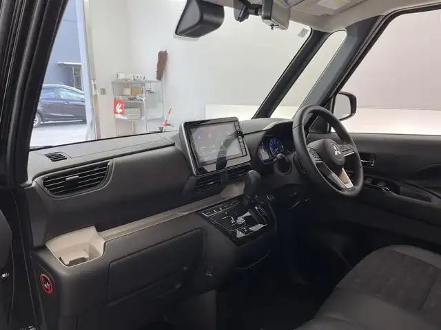 三菱 デリカミニ T プレミアム 滋賀県 2025(令7)年 0.1千km アメジストブラック 純正9インチディスプレイオーディオ/【Bluetooth/Apple CarPlay/Android Auto】/両側パワースライドドア/全方位カメラ/ハーフレザーシート/MI-PILOT/クリアランスソナー/LEDヘッドライト/オートマチックハイビーム/レーンキープアシスト/衝突軽減ブレーキ/ヒルディセントコントロール/D/Nシートヒーター/ステアリングヒーター/デジタルインナーミラー/ルーフレール/電動パーキングブレーキ/オートブレーキホールド/プッシュスタート/スマートキー/ステアリングリモコン