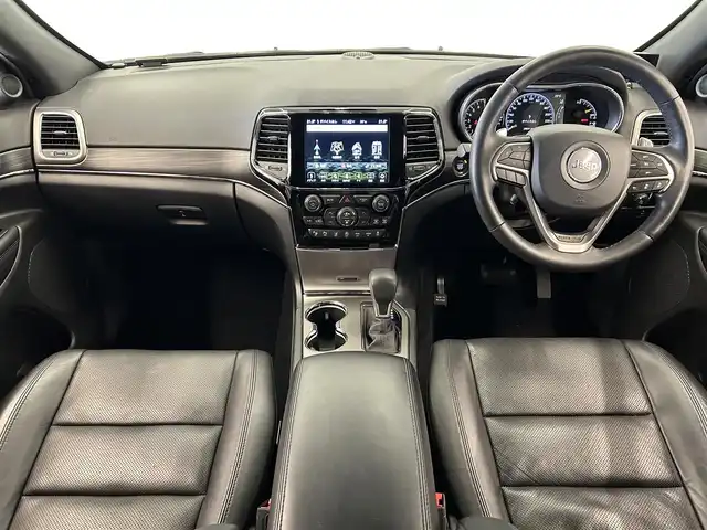 クライスラー・ジープ ジープ グランドチェロキー LTD 岡山県 2021(令3)年 2.9万km ダイヤモンドブラッククリスタル 純正HDDナビ/フルセグテレビ/バックカメラ/Bluetooth/AppleCarPlay/アイドリングストップ/革シート/ウィンカーミラー/ACC/パーキングアシスト/プッシュスタート/パワーバックドア/ETC/ステアリングヒーター/シートヒーター（D/N）/シートベンチレーション（D/N）/純正18インチアルミホイール/純正アルミホイール/レーダー探知機/保証書/取扱説明書