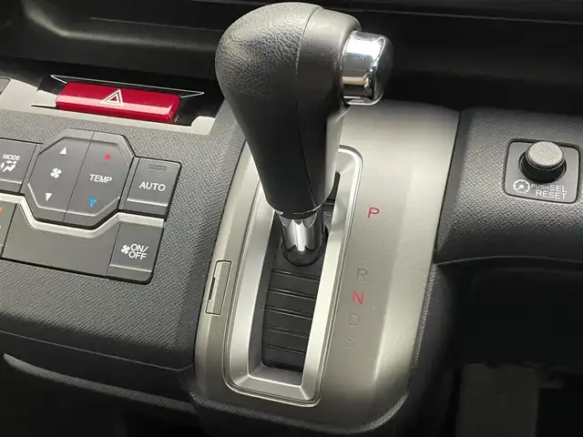 ホンダ ステップワゴン スパーダ Z 埼玉県 2011(平23)年 4.5万km プレミアムブラキッシュパール 純正HDDナビ/　ワンセグTV/CD/DVD/HDD/HDDREC/両側パワースライドドア/バックカメラ/フリップダウンモニター/パドルシフト/ベンチシート/横滑り防止装置/オートライト/純正ビルトインETC/スマートキー/スペアキー/純正フロアマット/純正アルミホイール