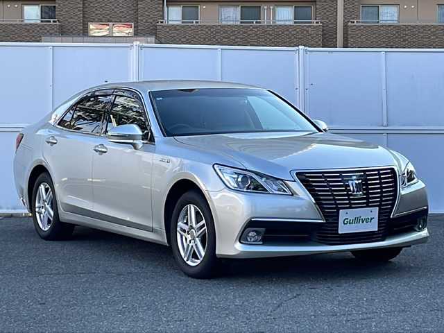 トヨタ クラウン ハイブリッド ロイヤルサルーン Four 秋田県 2015(平27)年 6.9万km プレシャスシルバー ワンオーナー/純正メーカーHDDナビ/　CD/DVD/USB/　フルセグ/Bluetooth/バックカメラ/ビルトインETC/衝突軽減ブレーキ/クルーズコントロール/パワーシート/スマートキー/プッシュスタート/LEDヘッドライト/フォグライト/オートライト/取扱説明書/保証書