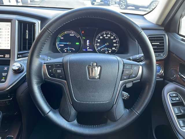 トヨタ クラウン ハイブリッド ロイヤルサルーン Four 秋田県 2015(平27)年 6.9万km プレシャスシルバー ワンオーナー/純正メーカーHDDナビ/　CD/DVD/USB/　フルセグ/Bluetooth/バックカメラ/ビルトインETC/衝突軽減ブレーキ/クルーズコントロール/パワーシート/スマートキー/プッシュスタート/LEDヘッドライト/フォグライト/オートライト/取扱説明書/保証書