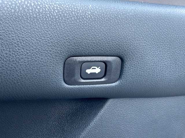 トヨタ クラウン ハイブリッド ロイヤルサルーン Four 秋田県 2015(平27)年 6.9万km プレシャスシルバー ワンオーナー/純正メーカーHDDナビ/　CD/DVD/USB/　フルセグ/Bluetooth/バックカメラ/ビルトインETC/衝突軽減ブレーキ/クルーズコントロール/パワーシート/スマートキー/プッシュスタート/LEDヘッドライト/フォグライト/オートライト/取扱説明書/保証書