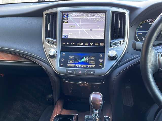 トヨタ クラウン ハイブリッド ロイヤルサルーン Four 秋田県 2015(平27)年 6.9万km プレシャスシルバー ワンオーナー/純正メーカーHDDナビ/　CD/DVD/USB/　フルセグ/Bluetooth/バックカメラ/ビルトインETC/衝突軽減ブレーキ/クルーズコントロール/パワーシート/スマートキー/プッシュスタート/LEDヘッドライト/フォグライト/オートライト/取扱説明書/保証書