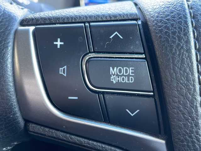 トヨタ クラウン ハイブリッド ロイヤルサルーン Four 秋田県 2015(平27)年 6.9万km プレシャスシルバー ワンオーナー/純正メーカーHDDナビ/　CD/DVD/USB/　フルセグ/Bluetooth/バックカメラ/ビルトインETC/衝突軽減ブレーキ/クルーズコントロール/パワーシート/スマートキー/プッシュスタート/LEDヘッドライト/フォグライト/オートライト/取扱説明書/保証書