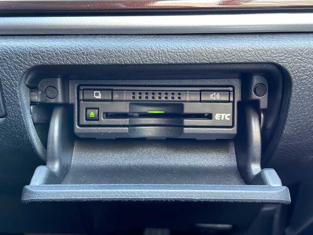 トヨタ クラウン ハイブリッド ロイヤルサルーン Four 秋田県 2015(平27)年 6.9万km プレシャスシルバー ワンオーナー/純正メーカーHDDナビ/　CD/DVD/USB/　フルセグ/Bluetooth/バックカメラ/ビルトインETC/衝突軽減ブレーキ/クルーズコントロール/パワーシート/スマートキー/プッシュスタート/LEDヘッドライト/フォグライト/オートライト/取扱説明書/保証書