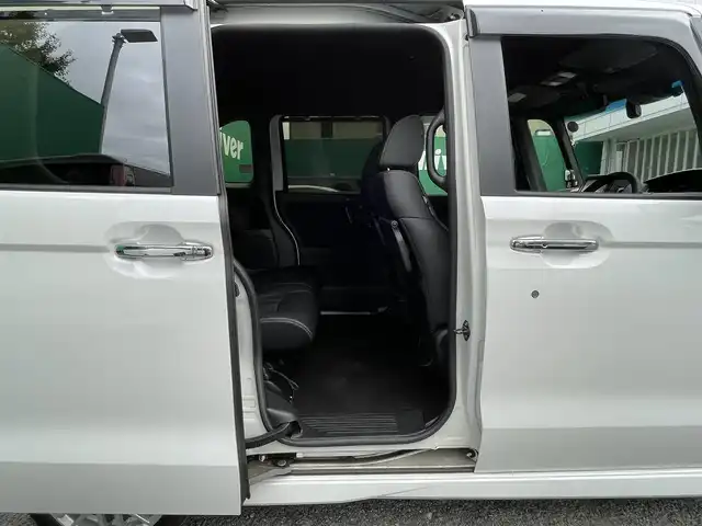 ホンダ Ｎ ＢＯＸ カスタム L ターボ 東京都 2023(令5)年 0.7万km プラチナホワイトパール ターボ/ワンオーナー/純正SDナビ【VXM-234VFi】/（CD/DVD/BTオーディオ/フルセグ）/バックカメラ/ホンダセンシング/・アダクティブクルーズコントロール/・路外逸脱抑制機能/・衝突軽減ブレーキ/・標識認識機能/両側パワースライドドア/ハーフレザーシート/前席シートヒーター/純正フロアマット/前後ドライブレコーダー【DBH-224SD】/ETC/スペアキー×1/取扱説明書/保証書