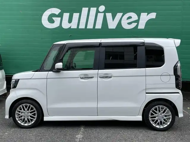 ホンダ Ｎ ＢＯＸ カスタム L ターボ 東京都 2023(令5)年 0.7万km プラチナホワイトパール ターボ/ワンオーナー/純正SDナビ【VXM-234VFi】/（CD/DVD/BTオーディオ/フルセグ）/バックカメラ/ホンダセンシング/・アダクティブクルーズコントロール/・路外逸脱抑制機能/・衝突軽減ブレーキ/・標識認識機能/両側パワースライドドア/ハーフレザーシート/前席シートヒーター/純正フロアマット/前後ドライブレコーダー【DBH-224SD】/ETC/スペアキー×1/取扱説明書/保証書