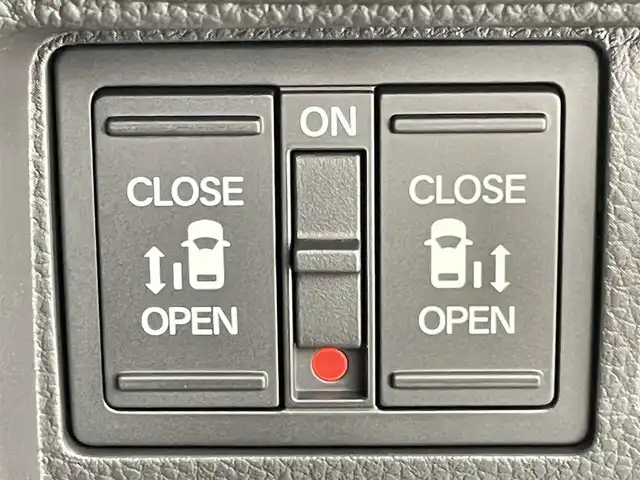 ホンダ ステップワゴン スパーダ eHEV 千葉県 2025(令7)年 0.1千km プラチナホワイトパール 登録済未使用車/純正11.4インチナビ/・LXM-247VFLi/・CD/DVD/BT/ACP/AA/フルセグ/Honda SENSING/・衝突軽減ブレーキ（CMBS）/・先行車発進お知らせ機能/・歩行者事故低減ステアリング/・路外逸脱抑制機能●標識認識機能/・渋滞追従機能付アダプティブクルーズコントロール（ACC）/・車線維持支援システム（LKAS）/・トラフィックジャムアシスト（渋滞運転支援機能）/・ブラインドスポットインフォメーション/・誤発進抑制機能/・後方誤発進抑制機能/・近距離衝突軽減ブレーキ/・急アクセル抑制機能/・パーキングセンサーシステム/・オートハイビーム/ブラインドスポットインフォメーション/両側パワースライドドア/パワーテールゲート(メモリー機能付)/バックカメラ/ハーフレザーシート/前席シートヒーター/LEDヘッドライト/パドルシフト/スマートキー/スペアキー/純正16インチアルミホイール