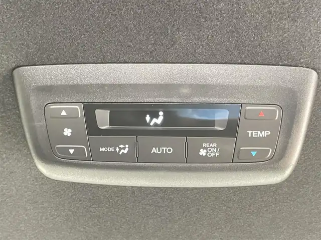 ホンダ ステップワゴン スパーダ eHEV 千葉県 2025(令7)年 0.1千km プラチナホワイトパール 登録済未使用車/純正11.4インチナビ/・LXM-247VFLi/・CD/DVD/BT/ACP/AA/フルセグ/Honda SENSING/・衝突軽減ブレーキ（CMBS）/・先行車発進お知らせ機能/・歩行者事故低減ステアリング/・路外逸脱抑制機能●標識認識機能/・渋滞追従機能付アダプティブクルーズコントロール（ACC）/・車線維持支援システム（LKAS）/・トラフィックジャムアシスト（渋滞運転支援機能）/・ブラインドスポットインフォメーション/・誤発進抑制機能/・後方誤発進抑制機能/・近距離衝突軽減ブレーキ/・急アクセル抑制機能/・パーキングセンサーシステム/・オートハイビーム/ブラインドスポットインフォメーション/両側パワースライドドア/パワーテールゲート(メモリー機能付)/バックカメラ/ハーフレザーシート/前席シートヒーター/LEDヘッドライト/パドルシフト/スマートキー/スペアキー/純正16インチアルミホイール