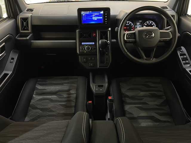 ダイハツ タフト G ダーククロムベンチャー 新潟県 2023(令5)年 2.6万km セラミックグリーンM 4WD/社外SDナビ(CN-HE02WD)/CD/DVD/BT/フルセグテレビ/SDミュージックサーバー/バックカメラ/ETC/ガラスルーフ/衝突被害軽減ブレーキ/シートヒーター /コーナーセンサー/ステアリングスイッチ/スマートキー/プッシュスタート/LEDヘッドライト/オートライト/オートハイビーム/フォグランプ