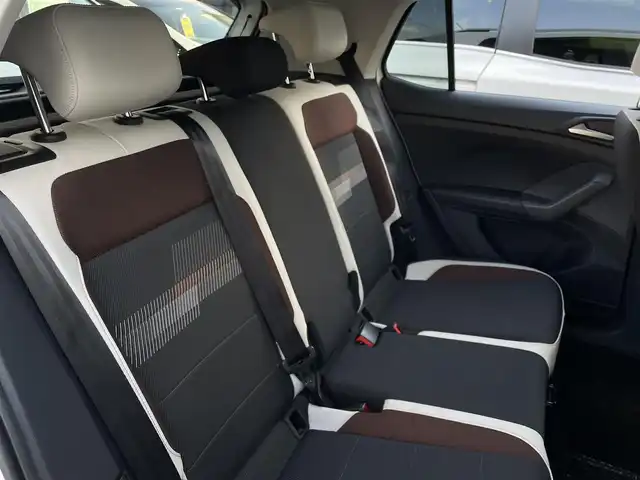 フォルクスワーゲン Ｔ－クロス TSI 1stプラス 大分県 2020(令2)年 3.3万km ピュアホワイト ハーフレザーシート/純正メモリーナビ/　CD/DVD/BT/USB/ラジオ/フルセグ/バックカメラ/ETC2.0/レーンキープアシストシステム/スタティックコーナリングライト /デイタイムランニングライト/ブラインドスポットディテクション（後方死角検知機能）/ドライバー疲労検知システム/パークディスタンスコントロール/リヤトラフィックアラート/プロアクティブ・オキュパント・プロテクション/ESC（エレクトロニック・スタビリティ・コントロール）/ドライブレコーダー（HDR360G)/プッシュエンジン/クリアランスソナー/アイドリングストップ/パーキングアシスト/ステアリングスイッチ/チルステアリング/レベライザー/ウィンカーミラー/ブライングスポット/オートハイビーム/スマートフォンワイヤレスチャージング /リアトラックアシスト/アダプティブクルーズコントロール/純正マット/プライバシーガラス/ルーフレール/保証書/取扱説明書