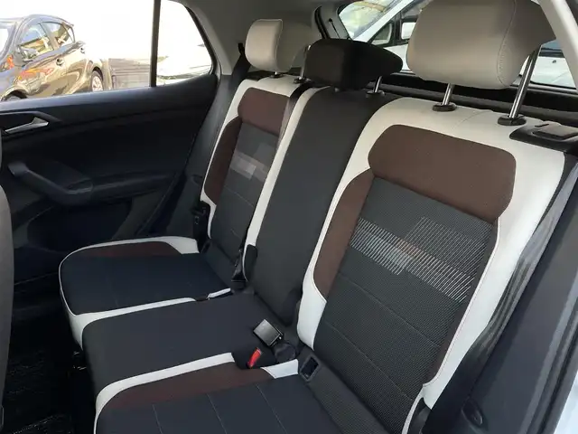 フォルクスワーゲン Ｔ－クロス TSI 1stプラス 大分県 2020(令2)年 3.3万km ピュアホワイト ハーフレザーシート/純正メモリーナビ/　CD/DVD/BT/USB/ラジオ/フルセグ/バックカメラ/ETC2.0/レーンキープアシストシステム/スタティックコーナリングライト /デイタイムランニングライト/ブラインドスポットディテクション（後方死角検知機能）/ドライバー疲労検知システム/パークディスタンスコントロール/リヤトラフィックアラート/プロアクティブ・オキュパント・プロテクション/ESC（エレクトロニック・スタビリティ・コントロール）/ドライブレコーダー（HDR360G)/プッシュエンジン/クリアランスソナー/アイドリングストップ/パーキングアシスト/ステアリングスイッチ/チルステアリング/レベライザー/ウィンカーミラー/ブライングスポット/オートハイビーム/スマートフォンワイヤレスチャージング /リアトラックアシスト/アダプティブクルーズコントロール/純正マット/プライバシーガラス/ルーフレール/保証書/取扱説明書