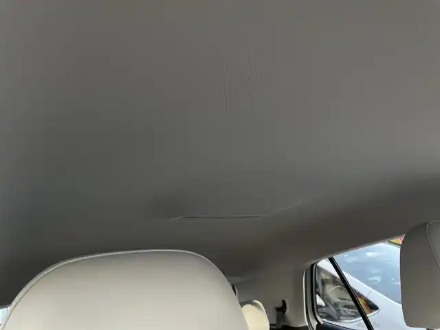 フォルクスワーゲン Ｔ－クロス TSI 1stプラス 大分県 2020(令2)年 3.3万km ピュアホワイト ハーフレザーシート/純正メモリーナビ/　CD/DVD/BT/USB/ラジオ/フルセグ/バックカメラ/ETC2.0/レーンキープアシストシステム/スタティックコーナリングライト /デイタイムランニングライト/ブラインドスポットディテクション（後方死角検知機能）/ドライバー疲労検知システム/パークディスタンスコントロール/リヤトラフィックアラート/プロアクティブ・オキュパント・プロテクション/ESC（エレクトロニック・スタビリティ・コントロール）/ドライブレコーダー（HDR360G)/プッシュエンジン/クリアランスソナー/アイドリングストップ/パーキングアシスト/ステアリングスイッチ/チルステアリング/レベライザー/ウィンカーミラー/ブライングスポット/オートハイビーム/スマートフォンワイヤレスチャージング /リアトラックアシスト/アダプティブクルーズコントロール/純正マット/プライバシーガラス/ルーフレール/保証書/取扱説明書