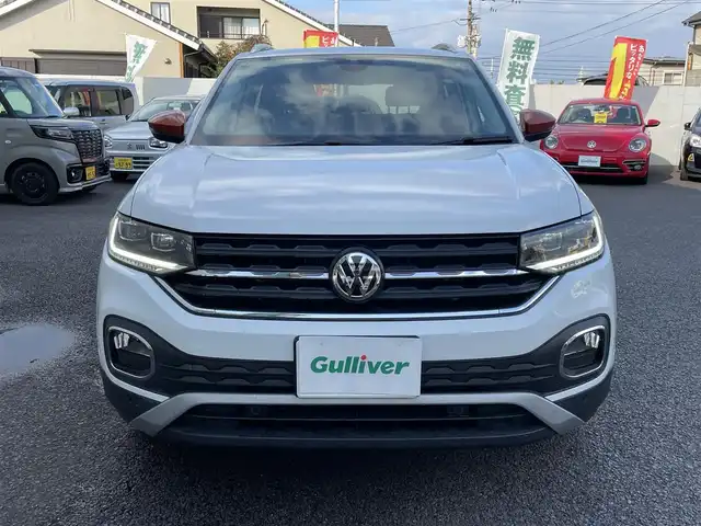 フォルクスワーゲン Ｔ－クロス TSI 1stプラス 大分県 2020(令2)年 3.3万km ピュアホワイト ハーフレザーシート/純正メモリーナビ/　CD/DVD/BT/USB/ラジオ/フルセグ/バックカメラ/ETC2.0/レーンキープアシストシステム/スタティックコーナリングライト /デイタイムランニングライト/ブラインドスポットディテクション（後方死角検知機能）/ドライバー疲労検知システム/パークディスタンスコントロール/リヤトラフィックアラート/プロアクティブ・オキュパント・プロテクション/ESC（エレクトロニック・スタビリティ・コントロール）/ドライブレコーダー（HDR360G)/プッシュエンジン/クリアランスソナー/アイドリングストップ/パーキングアシスト/ステアリングスイッチ/チルステアリング/レベライザー/ウィンカーミラー/ブライングスポット/オートハイビーム/スマートフォンワイヤレスチャージング /リアトラックアシスト/アダプティブクルーズコントロール/純正マット/プライバシーガラス/ルーフレール/保証書/取扱説明書