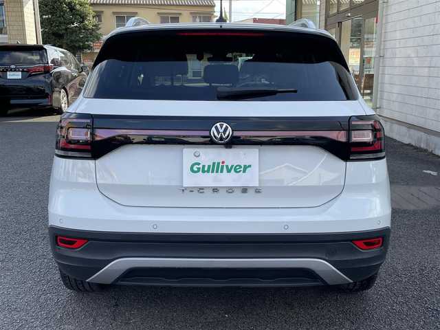 フォルクスワーゲン Ｔ－クロス TSI 1stプラス 大分県 2020(令2)年 3.3万km ピュアホワイト ハーフレザーシート/純正メモリーナビ/　CD/DVD/BT/USB/ラジオ/フルセグ/バックカメラ/ETC2.0/レーンキープアシストシステム/スタティックコーナリングライト /デイタイムランニングライト/ブラインドスポットディテクション（後方死角検知機能）/ドライバー疲労検知システム/パークディスタンスコントロール/リヤトラフィックアラート/プロアクティブ・オキュパント・プロテクション/ESC（エレクトロニック・スタビリティ・コントロール）/ドライブレコーダー（HDR360G)/プッシュエンジン/クリアランスソナー/アイドリングストップ/パーキングアシスト/ステアリングスイッチ/チルステアリング/レベライザー/ウィンカーミラー/ブライングスポット/オートハイビーム/スマートフォンワイヤレスチャージング /リアトラックアシスト/アダプティブクルーズコントロール/純正マット/プライバシーガラス/ルーフレール/保証書/取扱説明書