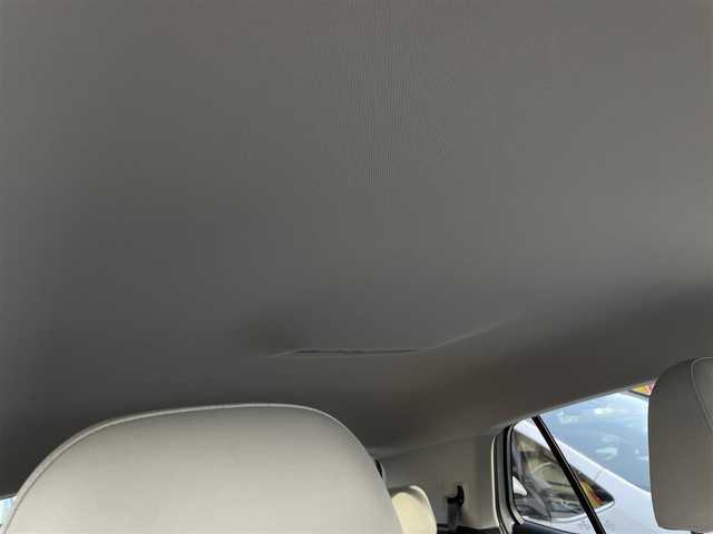 フォルクスワーゲン Ｔ－クロス TSI 1stプラス 大分県 2020(令2)年 3.3万km ピュアホワイト ハーフレザーシート/純正メモリーナビ/　CD/DVD/BT/USB/ラジオ/フルセグ/バックカメラ/ETC2.0/レーンキープアシストシステム/スタティックコーナリングライト /デイタイムランニングライト/ブラインドスポットディテクション（後方死角検知機能）/ドライバー疲労検知システム/パークディスタンスコントロール/リヤトラフィックアラート/プロアクティブ・オキュパント・プロテクション/ESC（エレクトロニック・スタビリティ・コントロール）/ドライブレコーダー（HDR360G)/プッシュエンジン/クリアランスソナー/アイドリングストップ/パーキングアシスト/ステアリングスイッチ/チルステアリング/レベライザー/ウィンカーミラー/ブライングスポット/オートハイビーム/スマートフォンワイヤレスチャージング /リアトラックアシスト/アダプティブクルーズコントロール/純正マット/プライバシーガラス/ルーフレール/保証書/取扱説明書