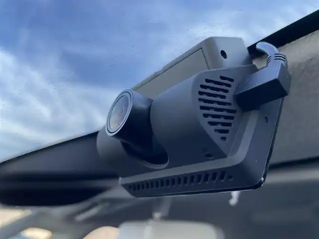 スズキ ソリオ バンディット HV MV 東京都 2025(令7)年 0.3万km キャラバンアイボリーPM ワンオーナー　/純正９型メモリナビ＆フルセグ /・BluetoothAudio/USB/・AppleCarPlay/AndroidAuto/アラウンドビューモニター /両側パワーうスライドドア/純正LEDヘッドライト/ヘッドアップディスプレィ /ブラインドスポットモニター/デュアルセンサーブレーキサポート /LEDヘッドライト /前席シートヒーター/レーンキープアシスト /360°ドライブレコーダー/純正フロアマット/I-STOP/横滑り防止/スマートキー/プッシュエンジンスタート/保証書＆取説