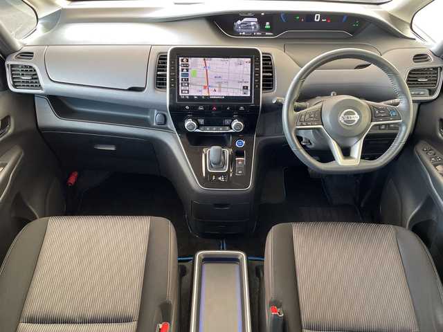 日産 セレナ e－パワー ハイウェイスター V 岐阜県 2019(令1)年 8.4万km ブリリアントホワイトパール /純正10インチSDナビ/(iPod/SD/FM/AM/フルセグTV/USB/BT/CD/DVD)//メーカーOP セーフティパックB/(SRSカーテンエアバッグ)/(踏み間違い衝突防止アシスト)/(インテリジェント　パーキングアシスト)/(標識検知機能)/(インテリジェント　アラウンドビューモニター)/(インテリジェント　DA)/(フロント&バックソナー)/(電動パーキングブレーキ)/(オートブレーキホールド)/(プロパイロット)/(インテリジェント　LI)/(ヒーター付ドアミラー)/(ステアリングスイッチ)//メーカーセットOP/(プレミアムインテリア)/(シート地　グラデーション織物)/(本革巻3本スポークステアリング)//ディーラーOP/(後席専用モニター)/(ETC)/(前方ドライブレコーダー)//純正フロアマット//純正ドアバイザー//純正LEDヘッドライト//スペアキー×1