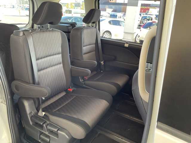 日産 セレナ e－パワー ハイウェイスター V 岐阜県 2019(令1)年 8.4万km ブリリアントホワイトパール /純正10インチSDナビ/(iPod/SD/FM/AM/フルセグTV/USB/BT/CD/DVD)//メーカーOP セーフティパックB/(SRSカーテンエアバッグ)/(踏み間違い衝突防止アシスト)/(インテリジェント　パーキングアシスト)/(標識検知機能)/(インテリジェント　アラウンドビューモニター)/(インテリジェント　DA)/(フロント&バックソナー)/(電動パーキングブレーキ)/(オートブレーキホールド)/(プロパイロット)/(インテリジェント　LI)/(ヒーター付ドアミラー)/(ステアリングスイッチ)//メーカーセットOP/(プレミアムインテリア)/(シート地　グラデーション織物)/(本革巻3本スポークステアリング)//ディーラーOP/(後席専用モニター)/(ETC)/(前方ドライブレコーダー)//純正フロアマット//純正ドアバイザー//純正LEDヘッドライト//スペアキー×1