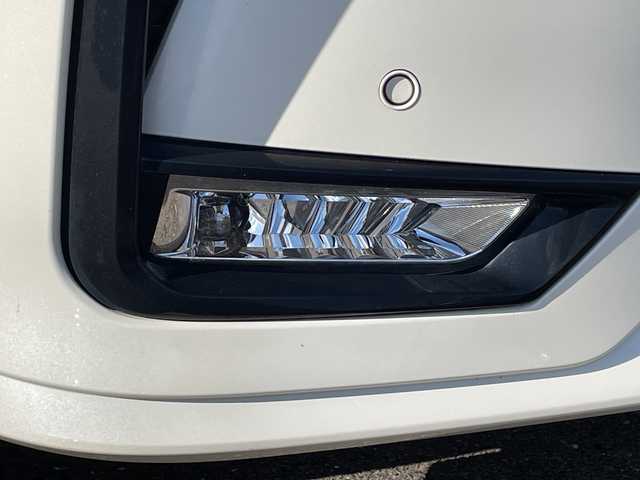 日産 セレナ e－パワー ハイウェイスター V 岐阜県 2019(令1)年 8.4万km ブリリアントホワイトパール /純正10インチSDナビ/(iPod/SD/FM/AM/フルセグTV/USB/BT/CD/DVD)//メーカーOP セーフティパックB/(SRSカーテンエアバッグ)/(踏み間違い衝突防止アシスト)/(インテリジェント　パーキングアシスト)/(標識検知機能)/(インテリジェント　アラウンドビューモニター)/(インテリジェント　DA)/(フロント&バックソナー)/(電動パーキングブレーキ)/(オートブレーキホールド)/(プロパイロット)/(インテリジェント　LI)/(ヒーター付ドアミラー)/(ステアリングスイッチ)//メーカーセットOP/(プレミアムインテリア)/(シート地　グラデーション織物)/(本革巻3本スポークステアリング)//ディーラーOP/(後席専用モニター)/(ETC)/(前方ドライブレコーダー)//純正フロアマット//純正ドアバイザー//純正LEDヘッドライト//スペアキー×1