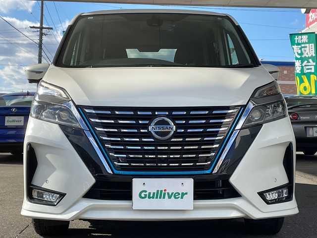 日産 セレナ e－パワー ハイウェイスター V 岐阜県 2019(令1)年 8.4万km ブリリアントホワイトパール /純正10インチSDナビ/(iPod/SD/FM/AM/フルセグTV/USB/BT/CD/DVD)//メーカーOP セーフティパックB/(SRSカーテンエアバッグ)/(踏み間違い衝突防止アシスト)/(インテリジェント　パーキングアシスト)/(標識検知機能)/(インテリジェント　アラウンドビューモニター)/(インテリジェント　DA)/(フロント&バックソナー)/(電動パーキングブレーキ)/(オートブレーキホールド)/(プロパイロット)/(インテリジェント　LI)/(ヒーター付ドアミラー)/(ステアリングスイッチ)//メーカーセットOP/(プレミアムインテリア)/(シート地　グラデーション織物)/(本革巻3本スポークステアリング)//ディーラーOP/(後席専用モニター)/(ETC)/(前方ドライブレコーダー)//純正フロアマット//純正ドアバイザー//純正LEDヘッドライト//スペアキー×1