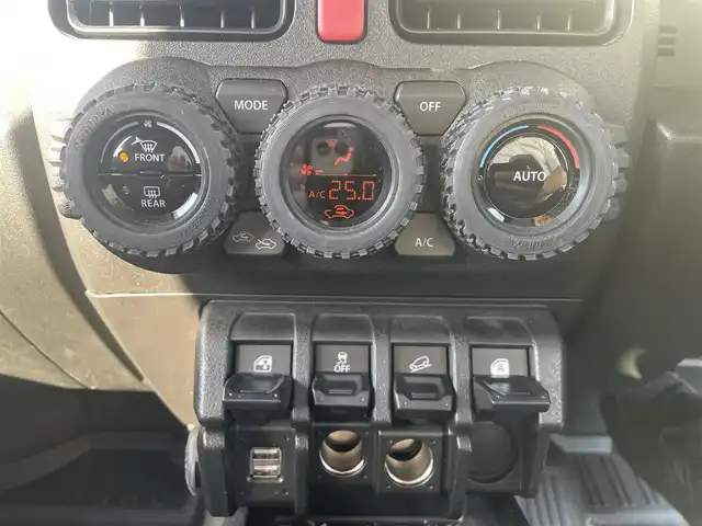 スズキ ジムニー XL 富山県 2024(令6)年 3.3万km ブルーイッシュブラックパール3 革調シートカバー/社外７インチナビ／/フルセグＴＶ／/Ｂｌｕｅｔｏｏｔｈ／/ＤＶＤ再生／/リフトアップサスペンション／/社外マフラー／/ＥＴＣ／/シートヒーター／/スマートキー／/プッシュスタート／/室内ルーフキャリア