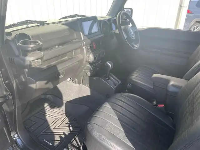 スズキ ジムニー XL 富山県 2024(令6)年 3.3万km ブルーイッシュブラックパール3 革調シートカバー/社外７インチナビ／/フルセグＴＶ／/Ｂｌｕｅｔｏｏｔｈ／/ＤＶＤ再生／/リフトアップサスペンション／/社外マフラー／/ＥＴＣ／/シートヒーター／/スマートキー／/プッシュスタート／/室内ルーフキャリア