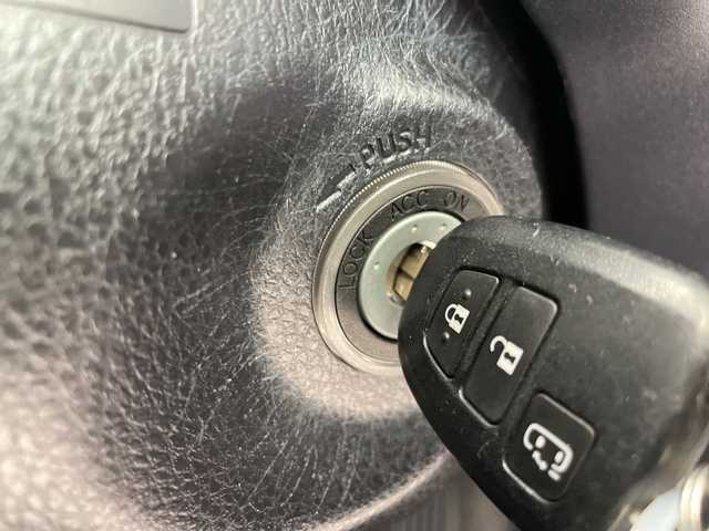 トヨタ ヴォクシー X 愛知県 2016(平28)年 4.7万km ダークバイオレットマイカメタリック 純正8型ナビ　SDカードなし/片側パワースライド/バックカメラ/アルミホイール/LEDヘッドライト/オートライト/ETC/ステアリングスイッチ/リモコンキー