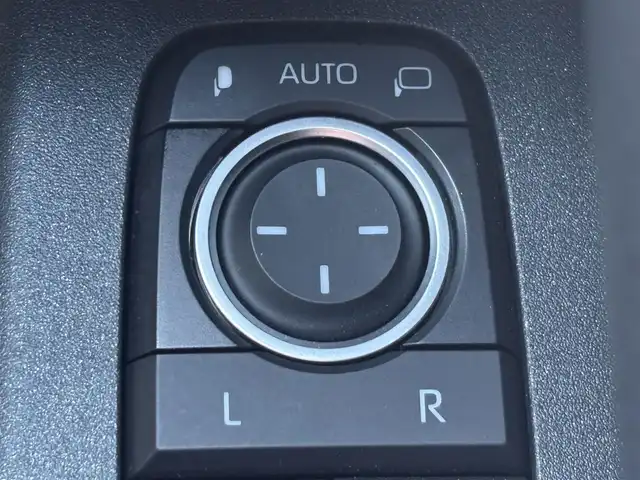 トヨタ ランドクルーザー ２５０ VX 兵庫県 2024(令6)年 0.9万km プラチナホワイトパールマイカ １２．３インチディスプレイオーディ/サンルーフ/パワーバックドア/追従有クルーズコントロール/ＥＴＣ２．０/メーカーＯＰトヨノチームメント/デジタルインアンーミラー/全方位カメラ　/丸目ＬＥＤヘッドライト/電子パーキング/オートホールド/スイッチスタート/シートヒーター/エアーシート/フルセグTV/Bluetooth接続