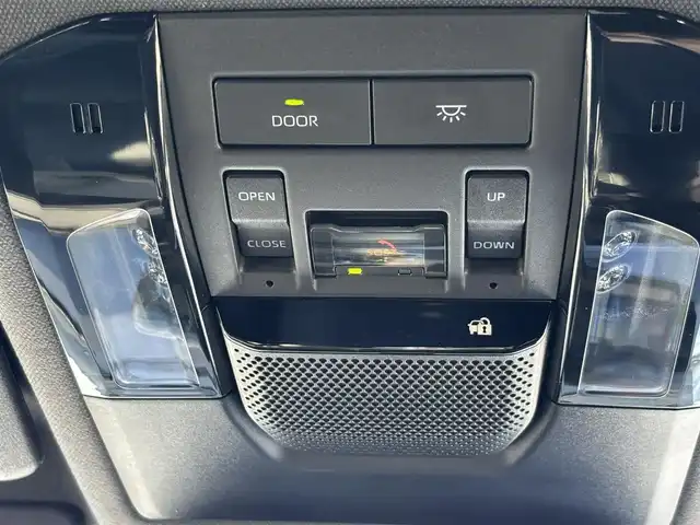 トヨタ ランドクルーザー ２５０ VX 兵庫県 2024(令6)年 0.9万km プラチナホワイトパールマイカ １２．３インチディスプレイオーディ/サンルーフ/パワーバックドア/追従有クルーズコントロール/ＥＴＣ２．０/メーカーＯＰトヨノチームメント/デジタルインアンーミラー/全方位カメラ　/丸目ＬＥＤヘッドライト/電子パーキング/オートホールド/スイッチスタート/シートヒーター/エアーシート/フルセグTV/Bluetooth接続