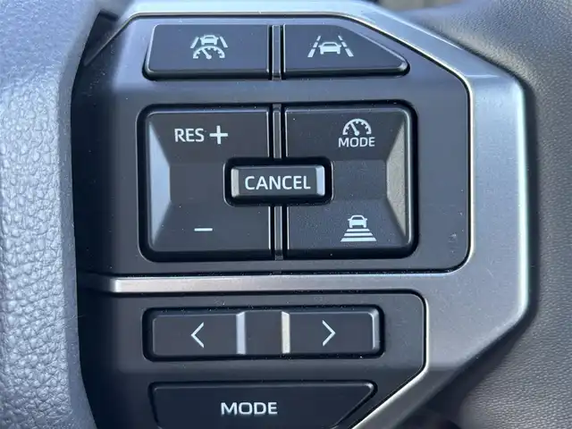 トヨタ ランドクルーザー ２５０ VX 兵庫県 2024(令6)年 0.9万km プラチナホワイトパールマイカ １２．３インチディスプレイオーディ/サンルーフ/パワーバックドア/追従有クルーズコントロール/ＥＴＣ２．０/メーカーＯＰトヨノチームメント/デジタルインアンーミラー/全方位カメラ　/丸目ＬＥＤヘッドライト/電子パーキング/オートホールド/スイッチスタート/シートヒーター/エアーシート/フルセグTV/Bluetooth接続